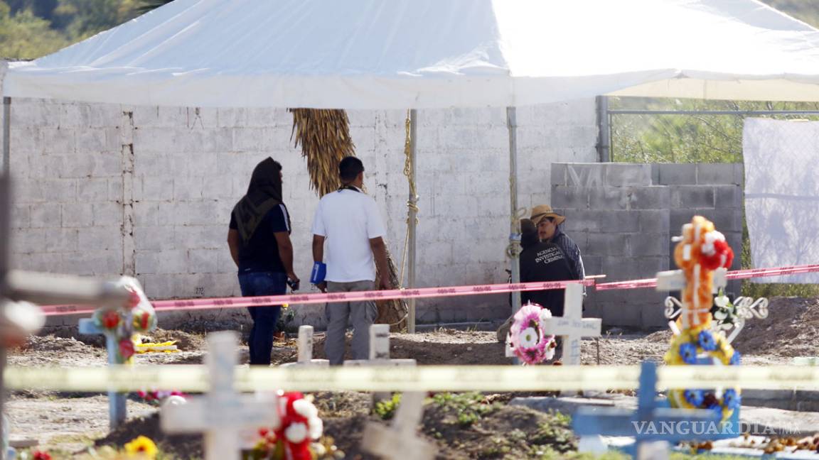 $!Inicia exhumación masiva en Saltillo... entregarían cuerpo identificado desde hace 8 años