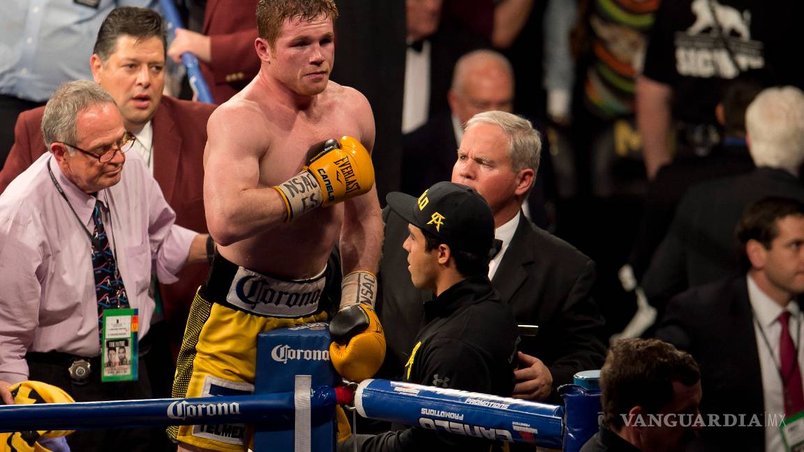 $!El nuevo contrato millonario del 'Canelo' podría mantener durante un año las carreteras de 27 estados del País y pagar la deuda pública de Jalisco