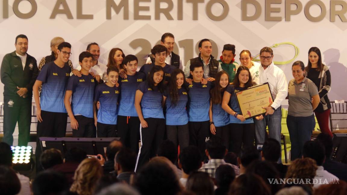 Entrega Municipio de Saltillo premio a los mejores deportistas