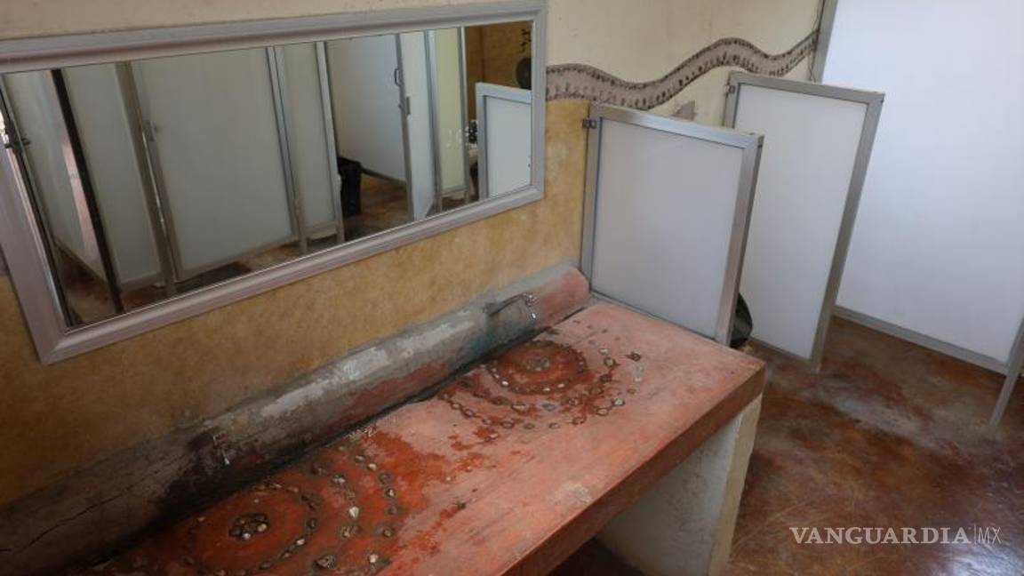 $!La falta de mantenimiento en los mingitorios y excusados ha generado incomodidad para los visitantes del BUEM, especialmente en fines de semana.