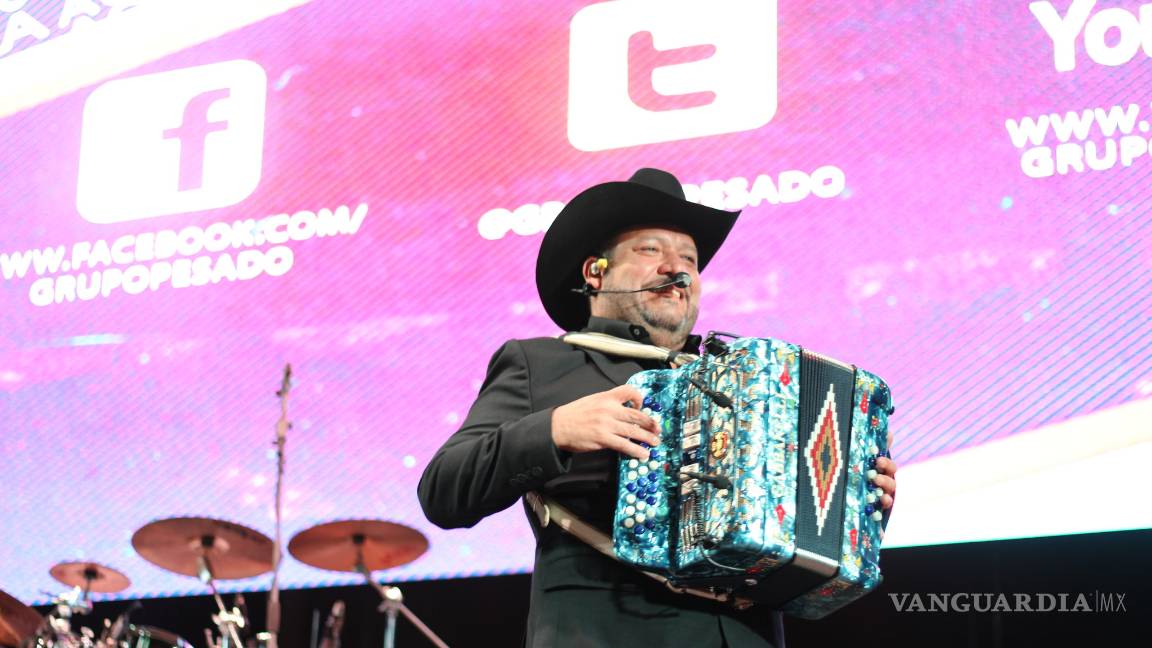 $!Complace Pesado al público de Saltillo