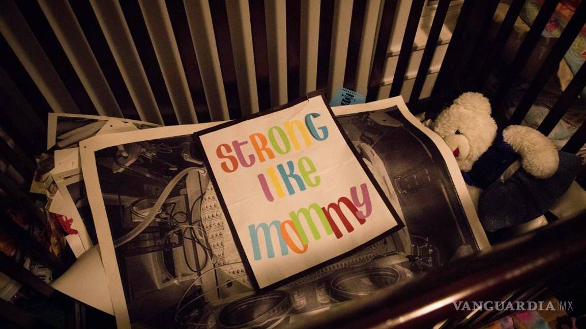 $!Un letrero hecho por las enfermeras del hospital que atendieron a Tammy Cunningham y su hijo Calum, en Kokomo, Indiana.