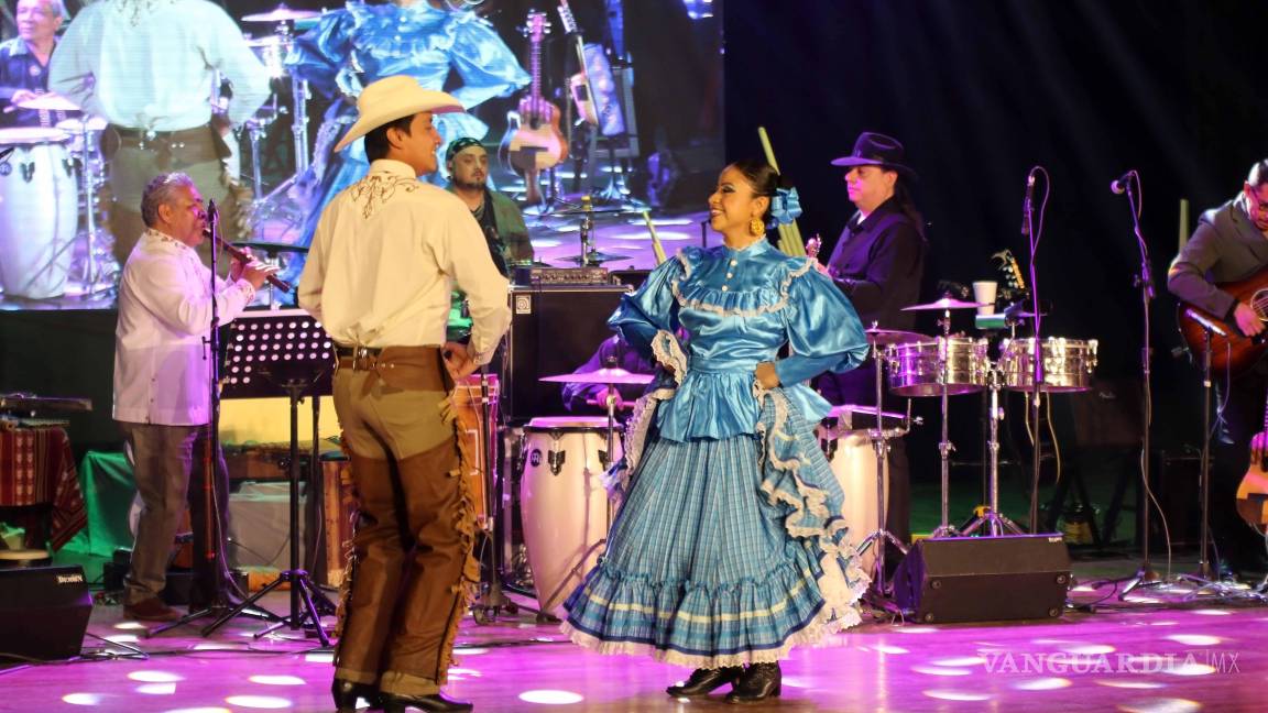 $!Un viajje por el mundo del folklor fue el concierto de Takinkai.