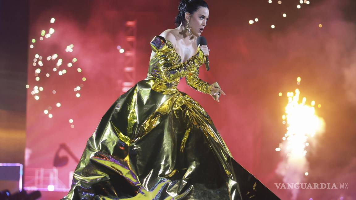 Festejan a Carlos III desde concierto real; Katy Perry, Lionel Richi y más brillan en el escenario