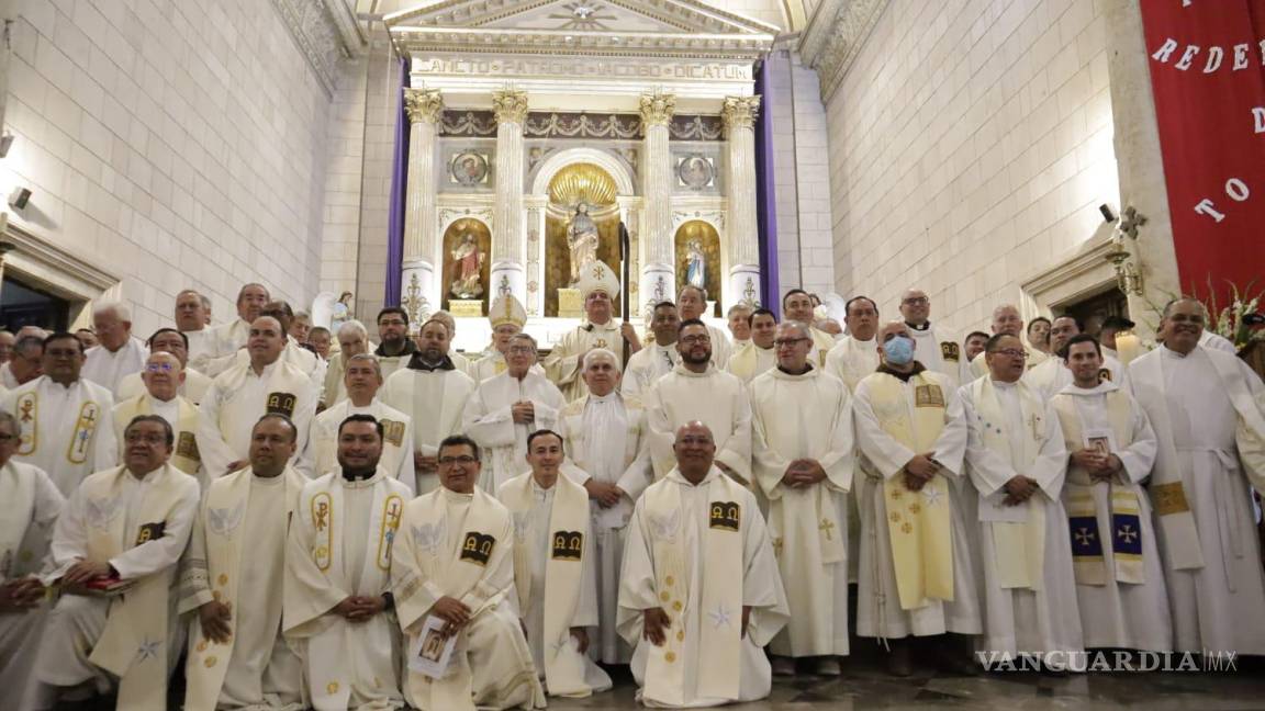 Renuevan vocación en Misa Crismal 80 sacerdotes de la Diócesis de Saltillo