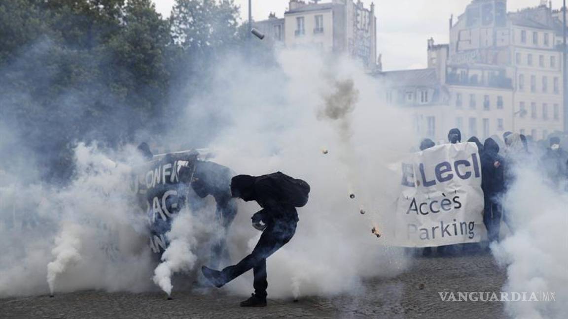 Primero de Mayo: Policías y manifestantes se enfrentan en París