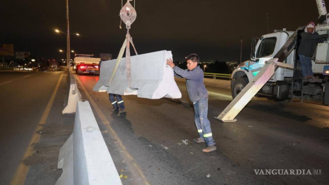 $!Los trabajos nocturnos, realizados con apoyo de la Comisaría de Seguridad, buscan reducir riesgos y proteger la infraestructura vial en una de las principales arterias de Saltillo.