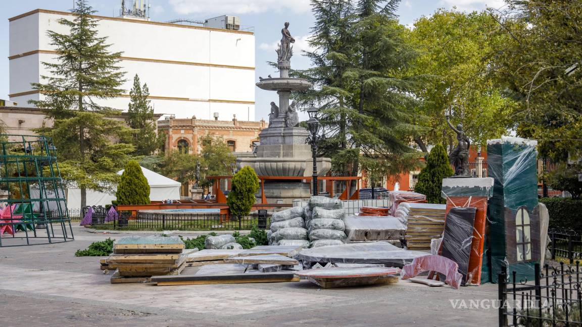 $!Los municipios de Torreón, Monclova, Múzquiz y Parras también replicarán la instalación del Pino Monumental para las fiestas.