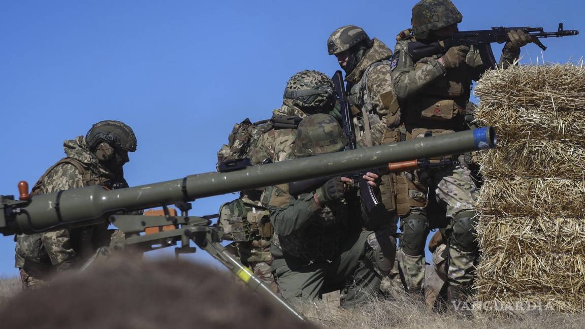 $!Unidades de una de las brigadas de defensa territorial participan en ejercicios militares en un campo de entrenamiento en la región de Zaporizhzhia, Ucrania.