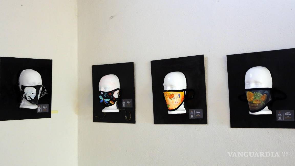 $!Saltillo, Coah. Mex. Exposición Resilencia, de APLAVIC, en la librería Carlos Monsiváis