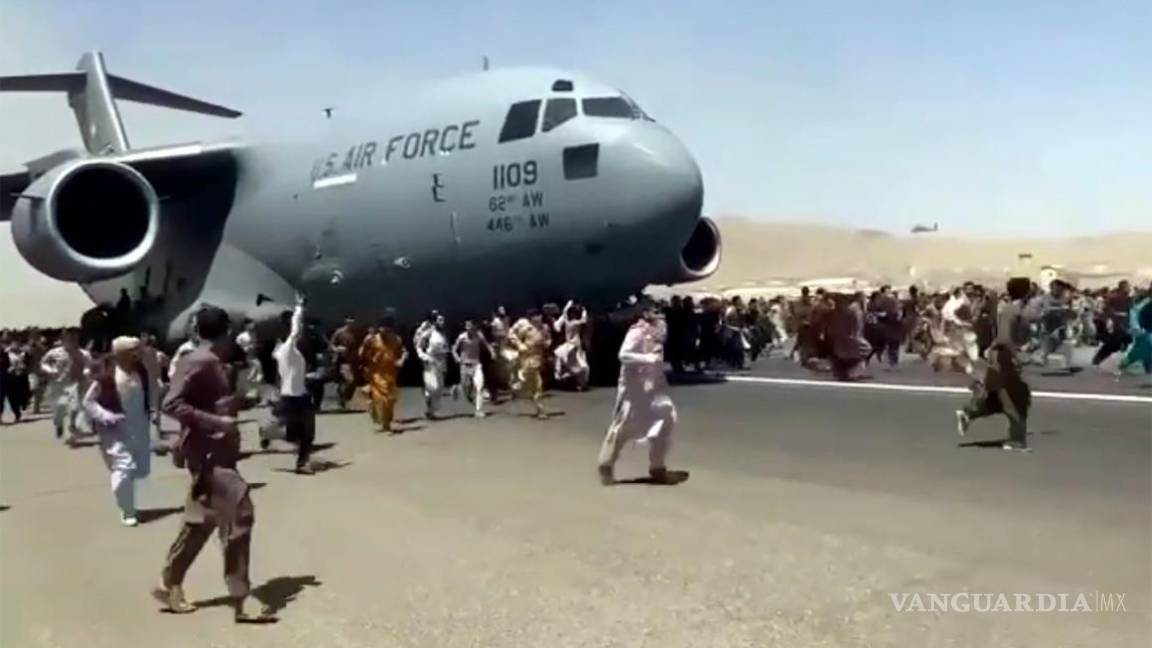 Localizan restos humanos en llantas de avión de EU que salió de Afganistán