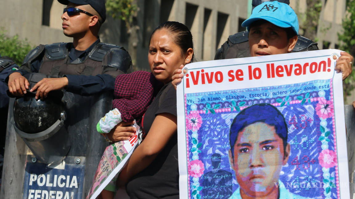 Padres de los 43 dudan que la PGR continúe las investigaciones; GIEI concluye su trabajo en México