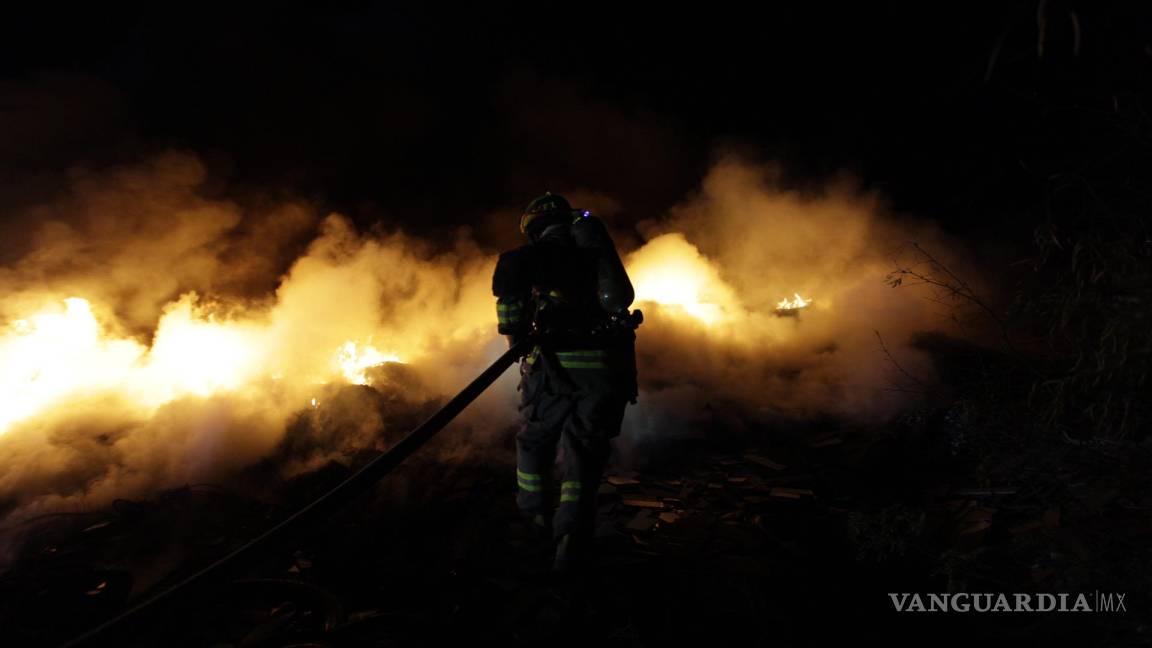 Incendio consume tejabán de pepenadores en la colonia Mirasierra de Saltillo
