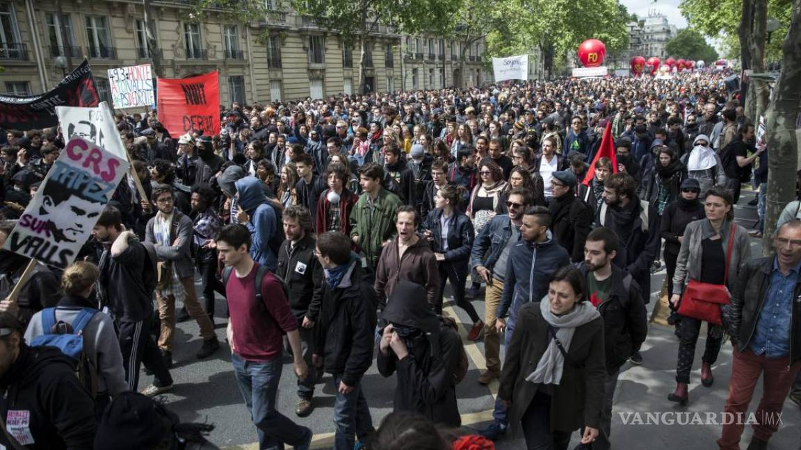 Miles protestan en Francia