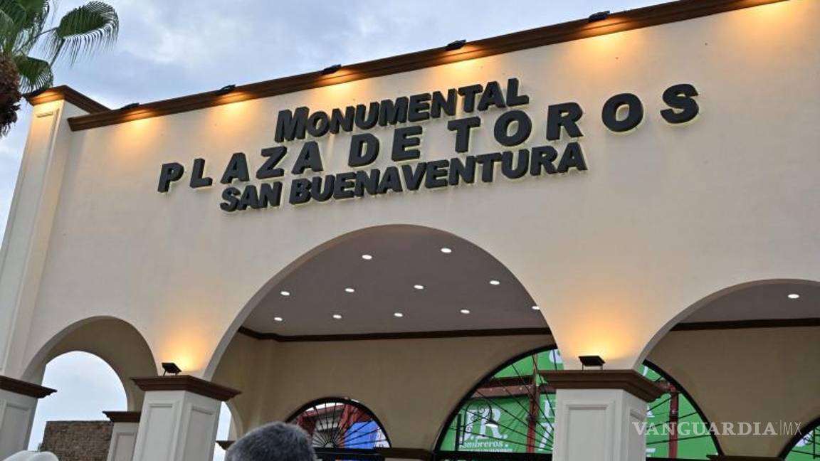 $!La nueva fachada de la Plaza de Toros brilla bajo el sol previo al inicio de la feria.