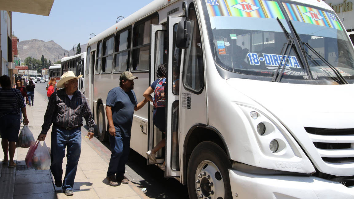 $!Proyectan colocar en taxis de Saltillo barrera de acrílico entre el chofer y los pasajeros