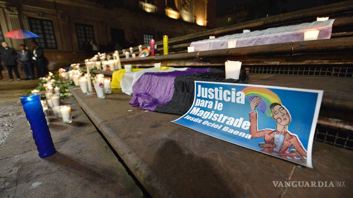 $!Recuerda comunidad LGBT en Saltillo a magistrade Ociel Baena con vigilia