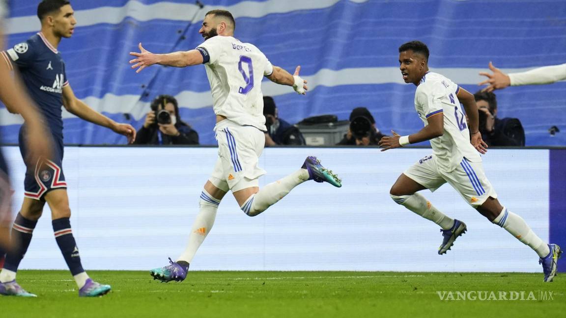 Triplete de Benzema le da al Real Madrid el pase a cuartos en Champions