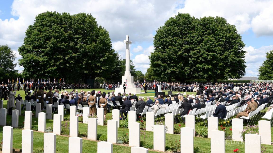 Minuto de silencio por los soldados caídos en Normandía