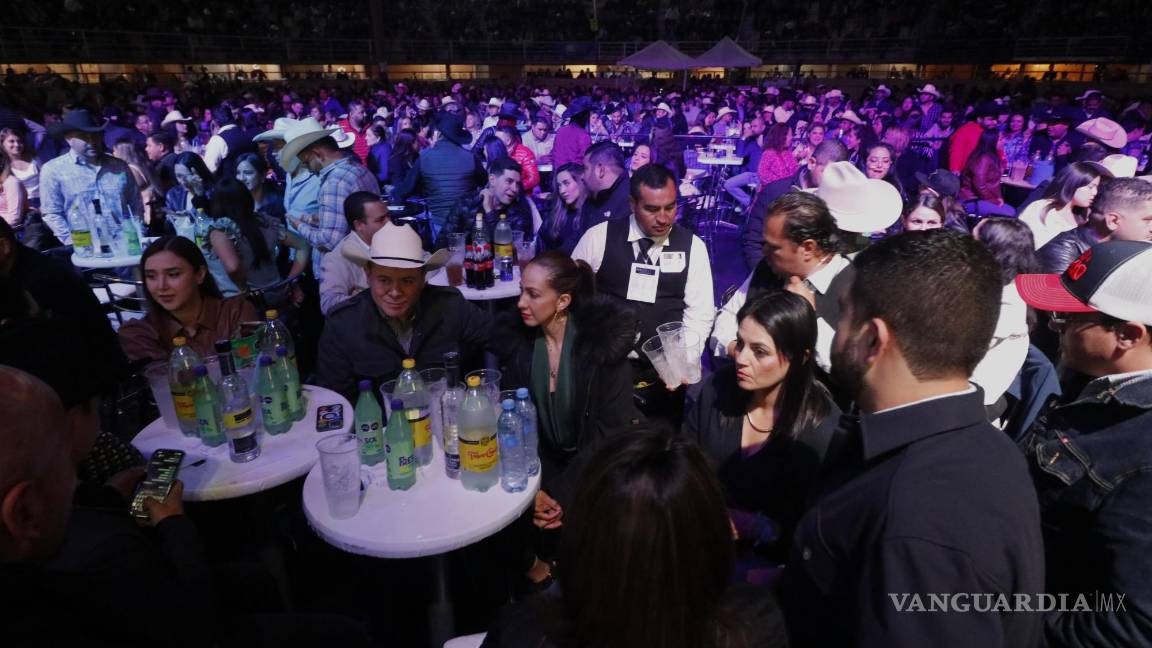$!Fanáticos y asistentes acudieron al Lienzo Charro profesor Enrique González.