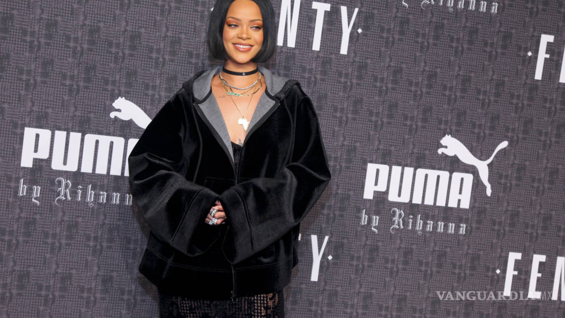 Triunfa Rihanna con colección de moda en NY