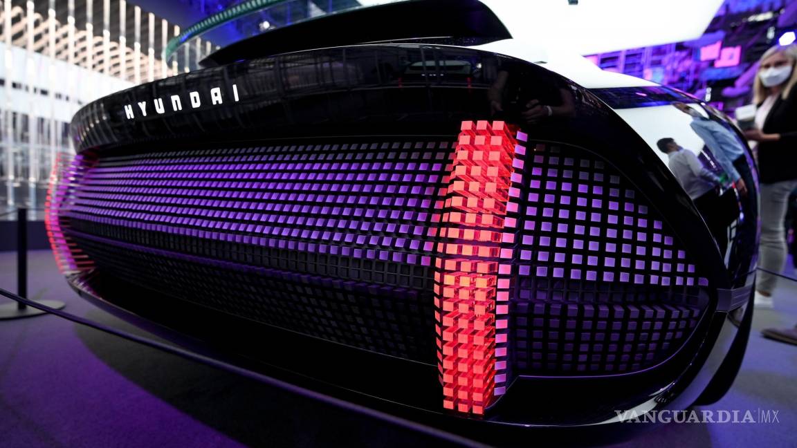 $!El concept car Hyundai Prophecy en exhibición en el Salón Internacional del Automóvil IAA en Munich, Alemania. EFE/EPA/Sascha Stenbach