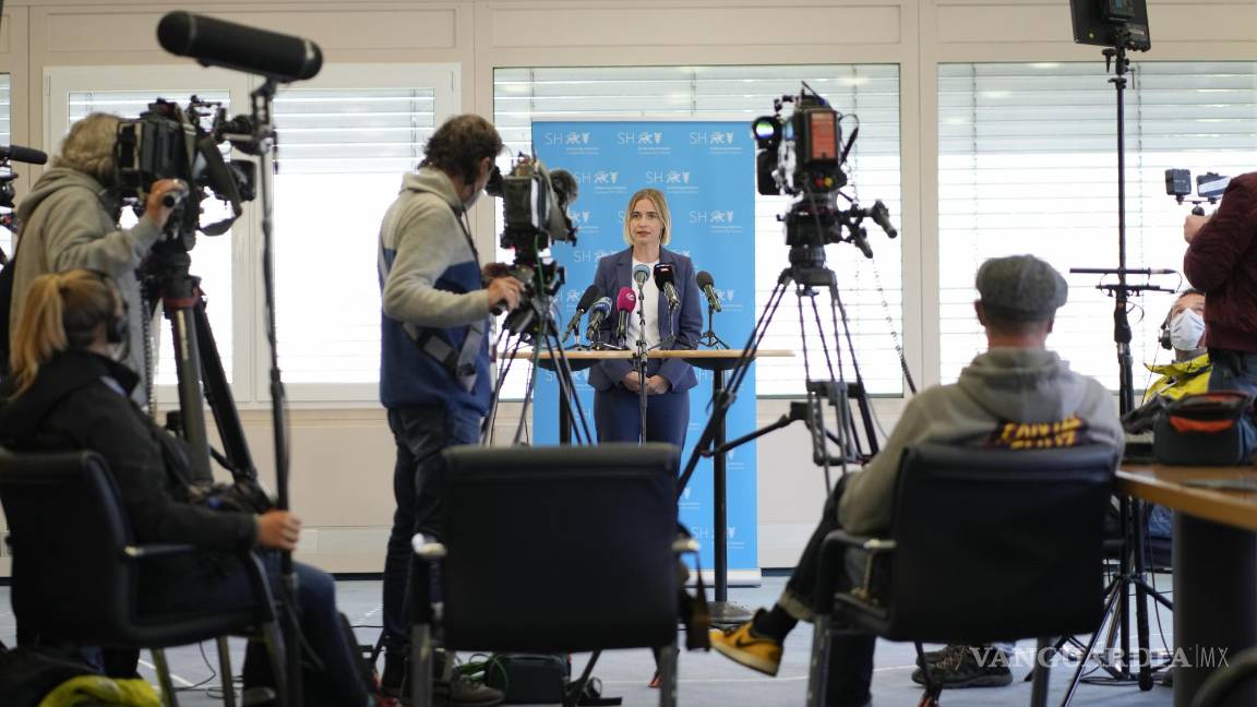 $!Frederike Milhoffer, portavoz del tribunal de Landgericht Itzehoe, informó a los medios de comunicación después de que se pospusiera en Itzehoe un juicio contra un exsecretario de 96 años del comandante de las SS del campo de concentración de Stutthof. AP/Markus Schreiber