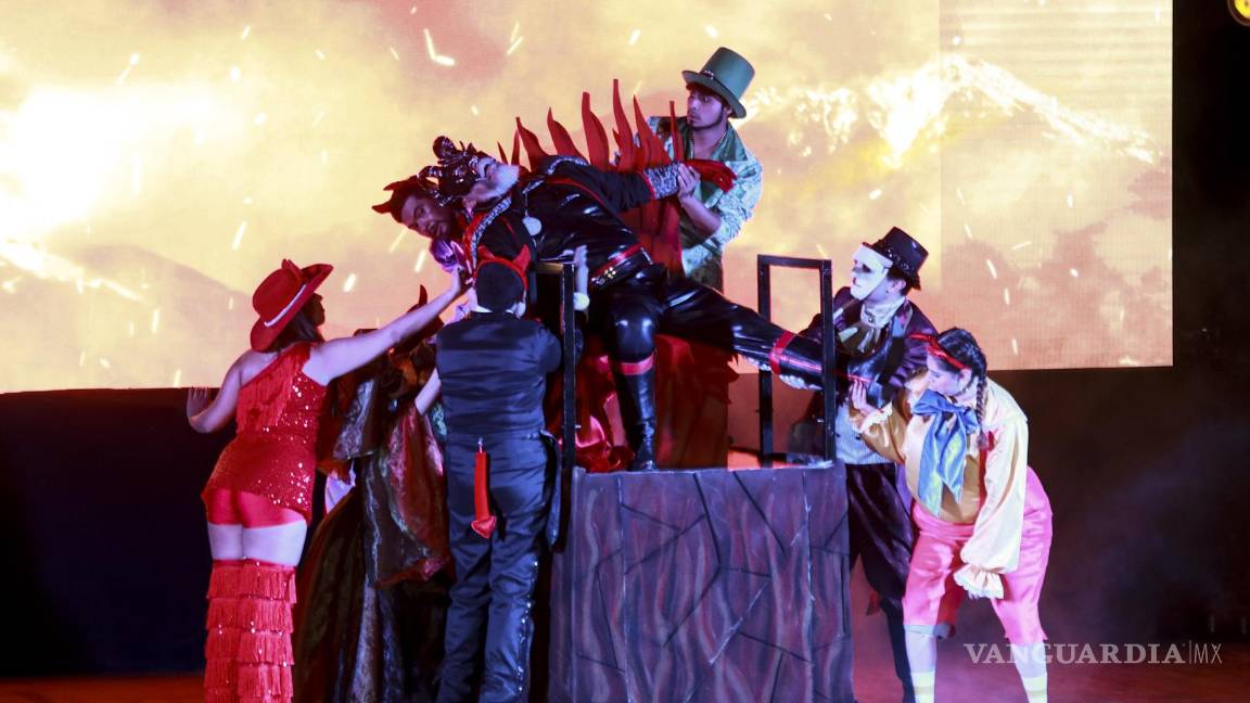 $!Tras el encendido, se presentó en el Paraninfo del Ateneo Fuente la Pastorela de Catón ‘Diablos y Pastores’, que celebró su 49 aniversario.