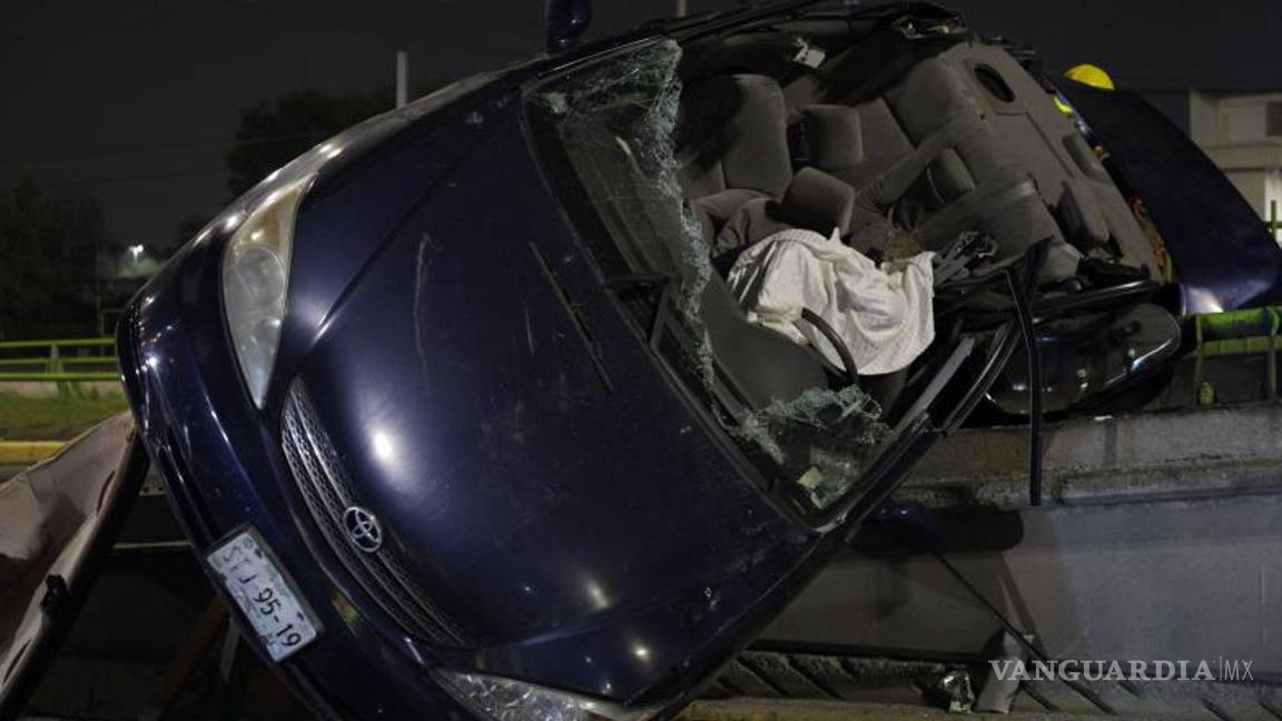 $!Trágico accidente deja un muerto y dos heridos cuando se dirigían a anexo de Saltillo; uno más escapa