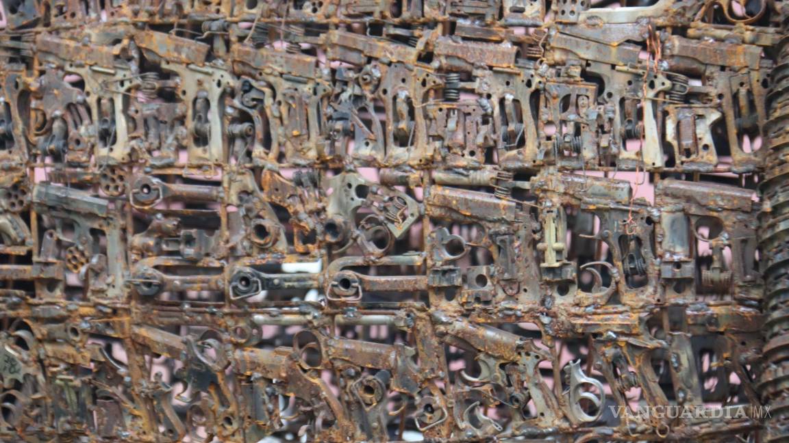$!Las armas con las que fue elaborada la escultura fueron decomisadas desde 2019 a la fecha.