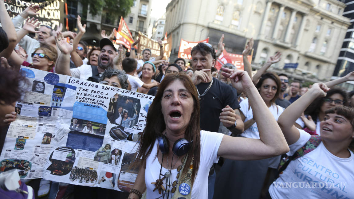 Protestan en Argentina por despidos masivos