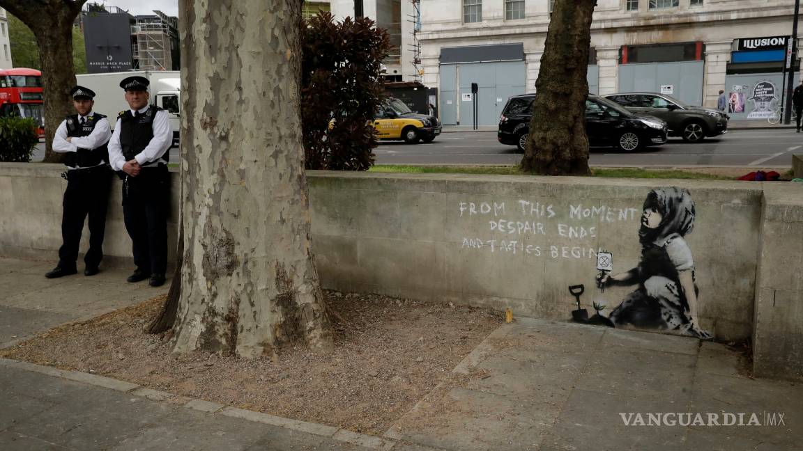 $!Revisan posible Banksy surgido tras protestas de Londres