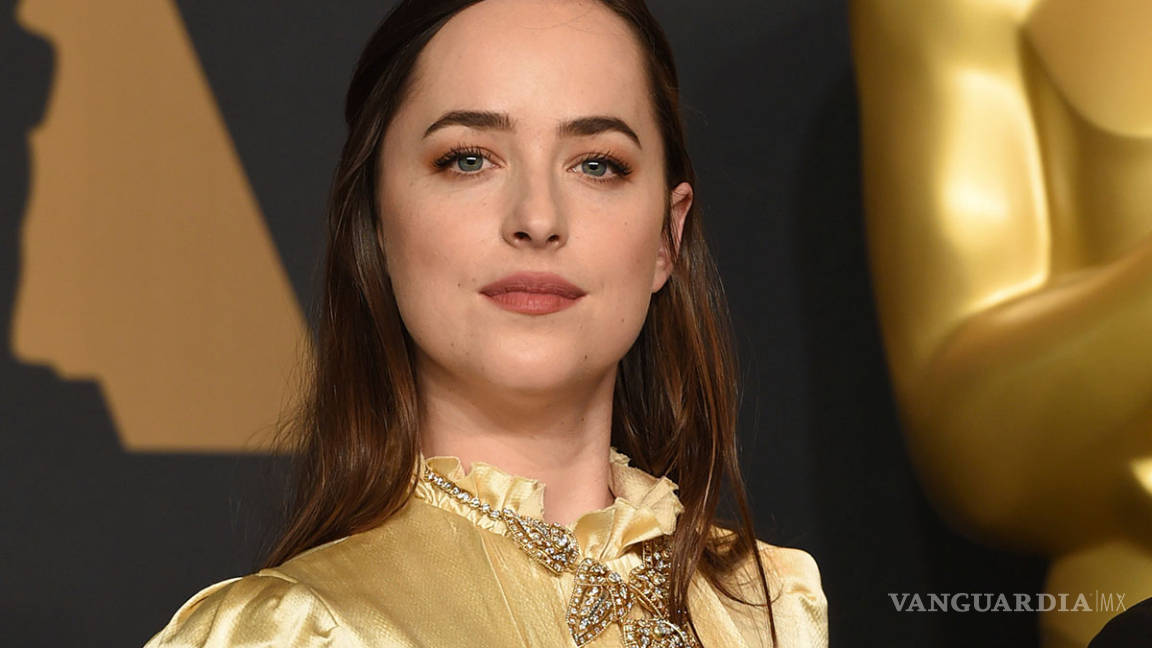 Dakota Johnson, la más protegida en los Oscar, llegó con 20 guardaespaldas