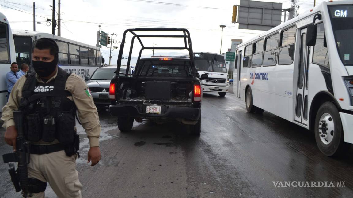 Oficiales de Fuerza Coahuila ignoran rojo en Saltillo; causan choque y amenazan a los testigos
