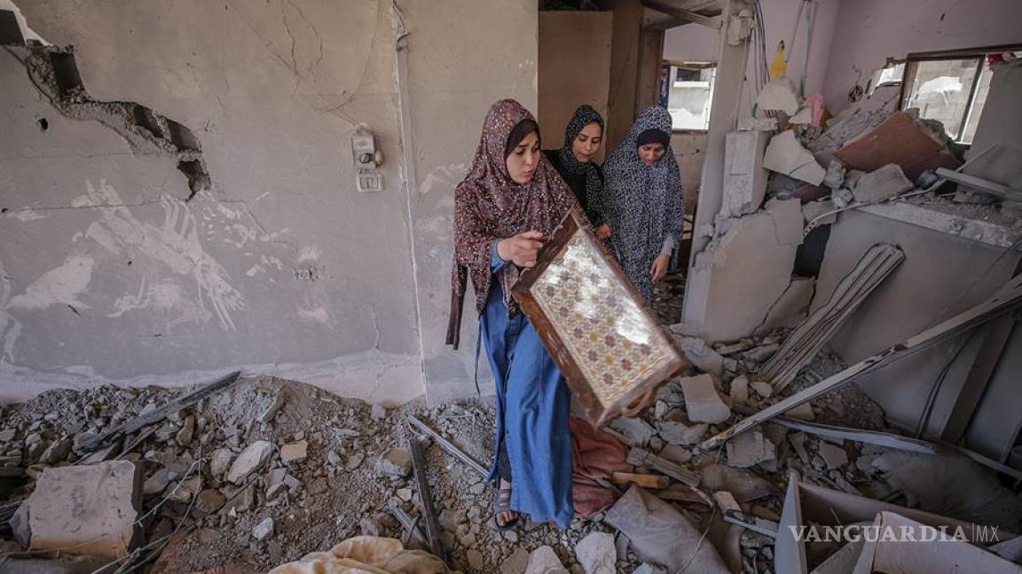 Pobladores de Gaza buscan refugio bajo las bombas