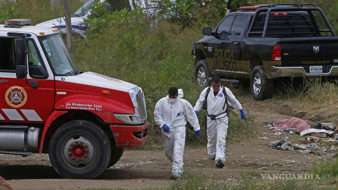 Más cuerpos en Jalisco, encuentran 10 cadáveres sepultados en lote baldío de Tonalá