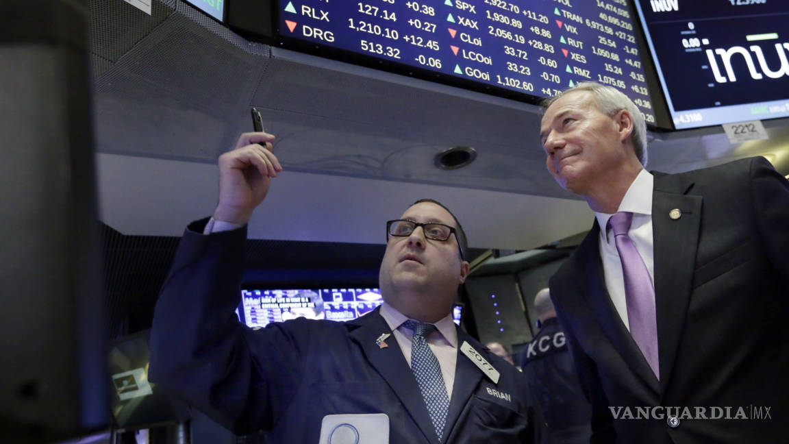 Wall Street toma distancia de su desastrosa primera semana de 2016