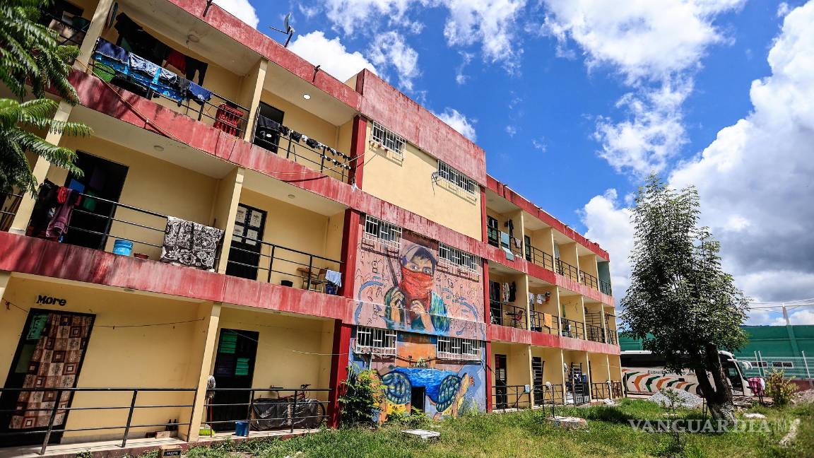 $!Interior de la escuela normal rural de Ayotzinapa 'Raúl Isidro Burgos'en el municipio de Tixtla, en el estado de Guerrero (México).
