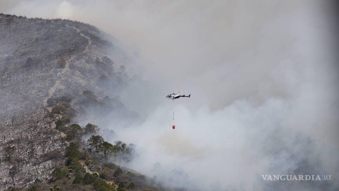 $!Saltillo, Coahuila 19 de mayo de 2022.-Continúa el fuerte incendio en el cañón de San Lorenzo, en la Sierra de Zapaliname.