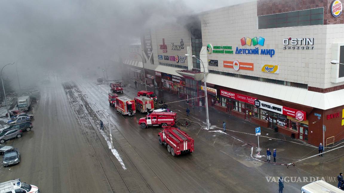 $!Suman 64 muertos por incendio en centro comercial de Siberia