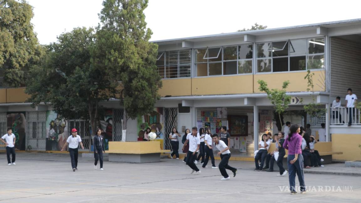 Prohíben entrada a 50 alumnos en la secundaria 'Federico Berrueto Ramón' de Saltillo; padres no entregaron documentación