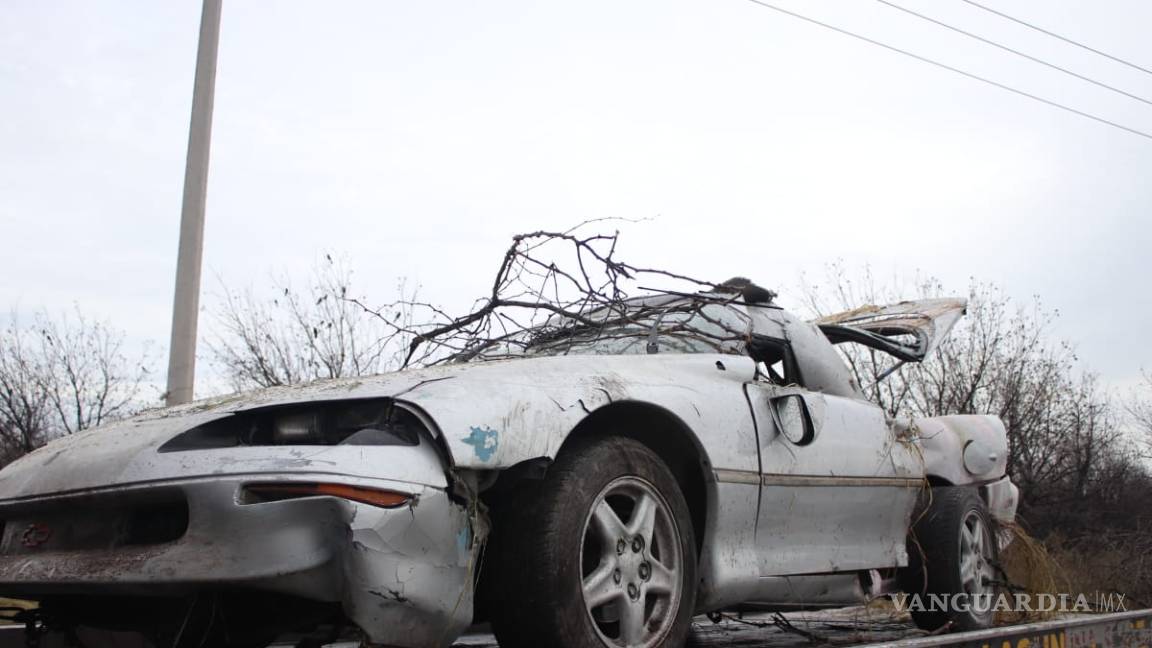 Un muerto y un lesionado en choque de auto y moto en Torreón