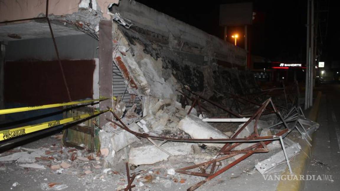 $!Cuerpos de emergencia realizaron una inspección estructural por riesgo de derrumbe.