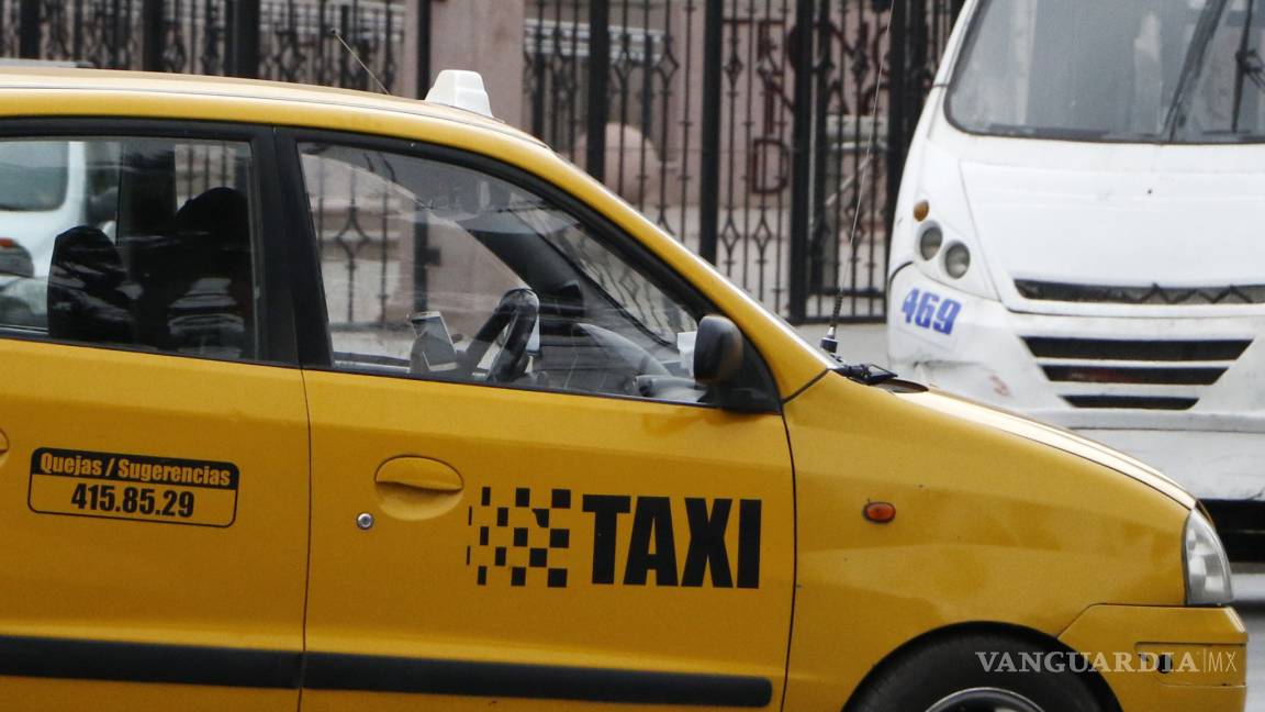 $!Saltillenses se aferran a uso del celular al manejar; multa cuesta 2 mil 418 pesos