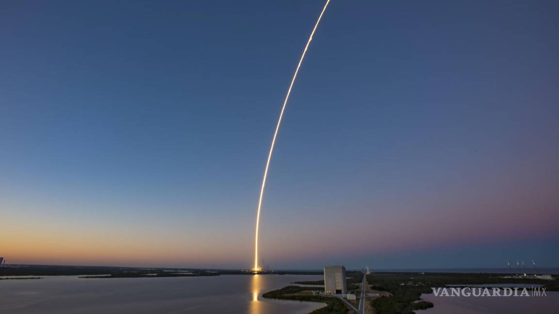 Space X lanzó el cohete Falcon Heavy con dos satélites del Ejército de Estados Unidos
