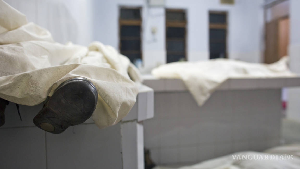 $!Mueren 27 niños al caer autobús a un desfiladero en la India