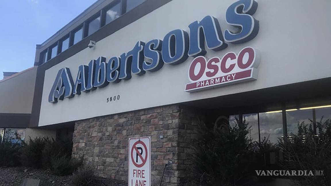 $!La entrada a una tienda de comestibles Albertsons se muestra en Cheyenne, Wyoming.