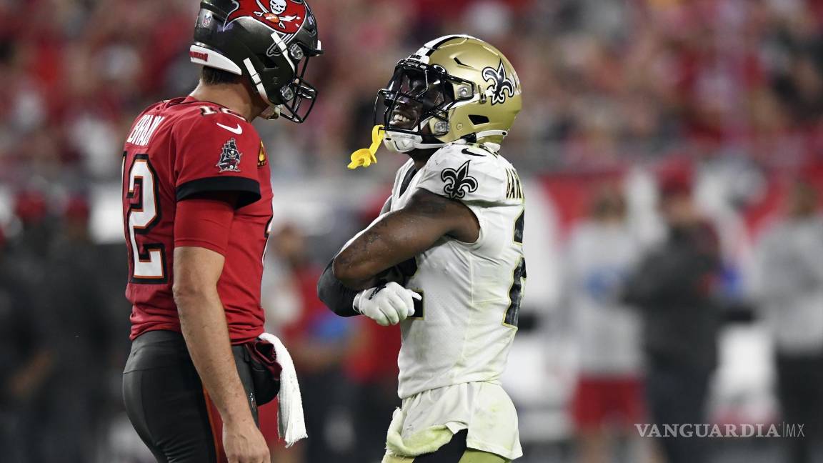 $!El defensive back de los Saints Chauncey Gardner-Johnson, festeja tras la jugada en la que Brady soltó el balón.