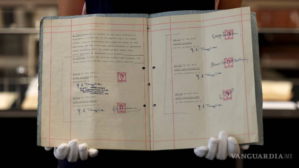 $!Subastan el primer contrato entre los Beatles y su agente Brian Epstein