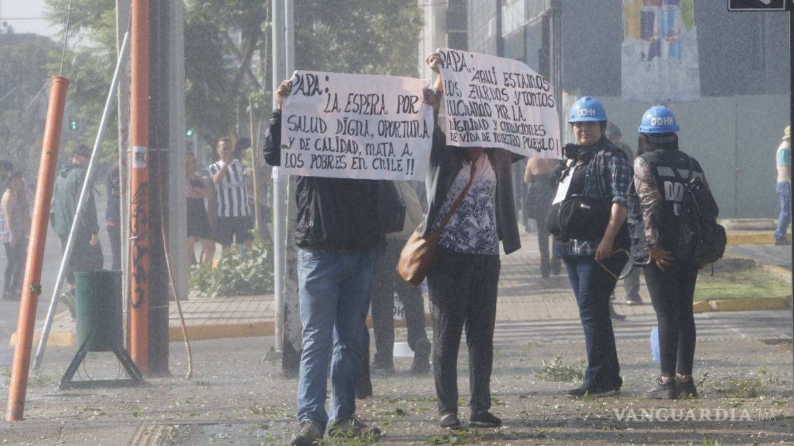 $!Tras protesta contra el papa Francisco, detienen a 20 personas en Chile